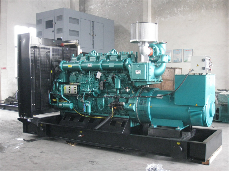 灵山200KW 柴油发电机的油耗是多少？